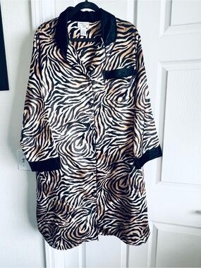 VTG Amanda Stewart Sz 2X Intimates Zebra vs Sleep Shirt